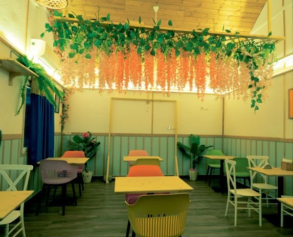 Le Pino Café interior